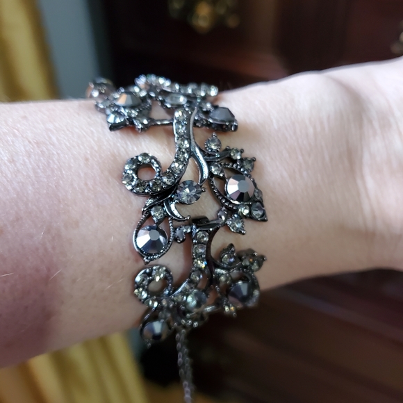 Ladies Bracelet - Picture 2 of 3